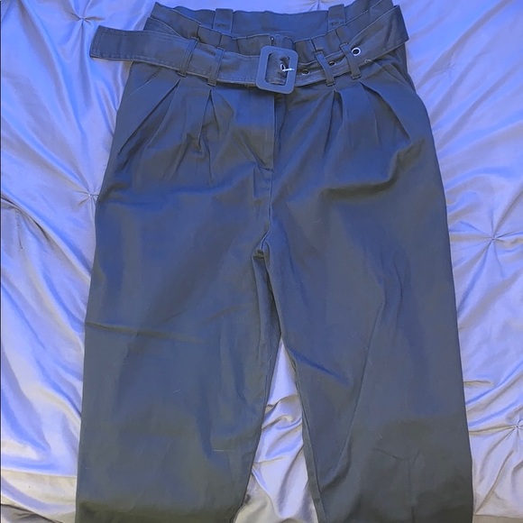 Women’s Green Cargo Pants - Picture 2 of 2